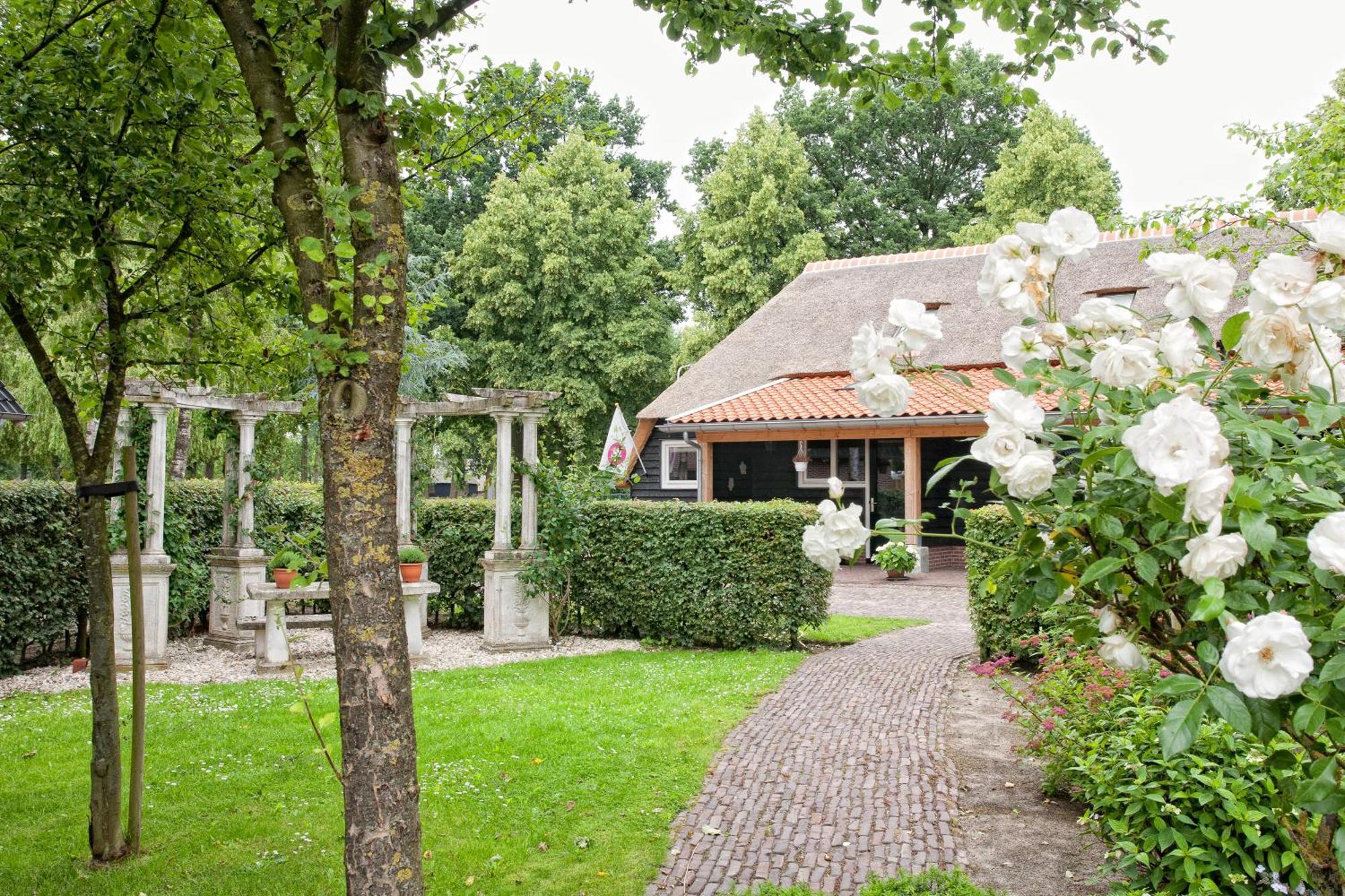 Rheezerstee Bed & Breakfast Exterior photo