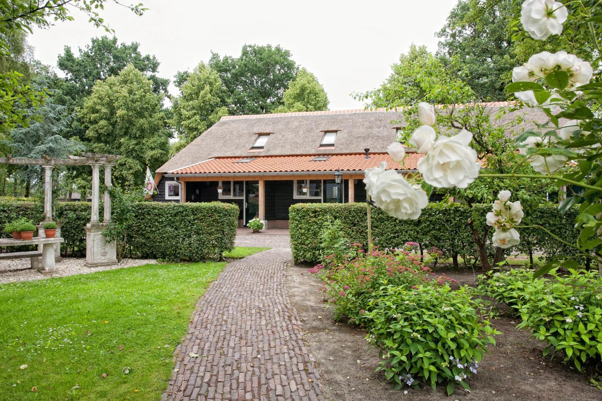 Rheezerstee Bed & Breakfast Exterior photo